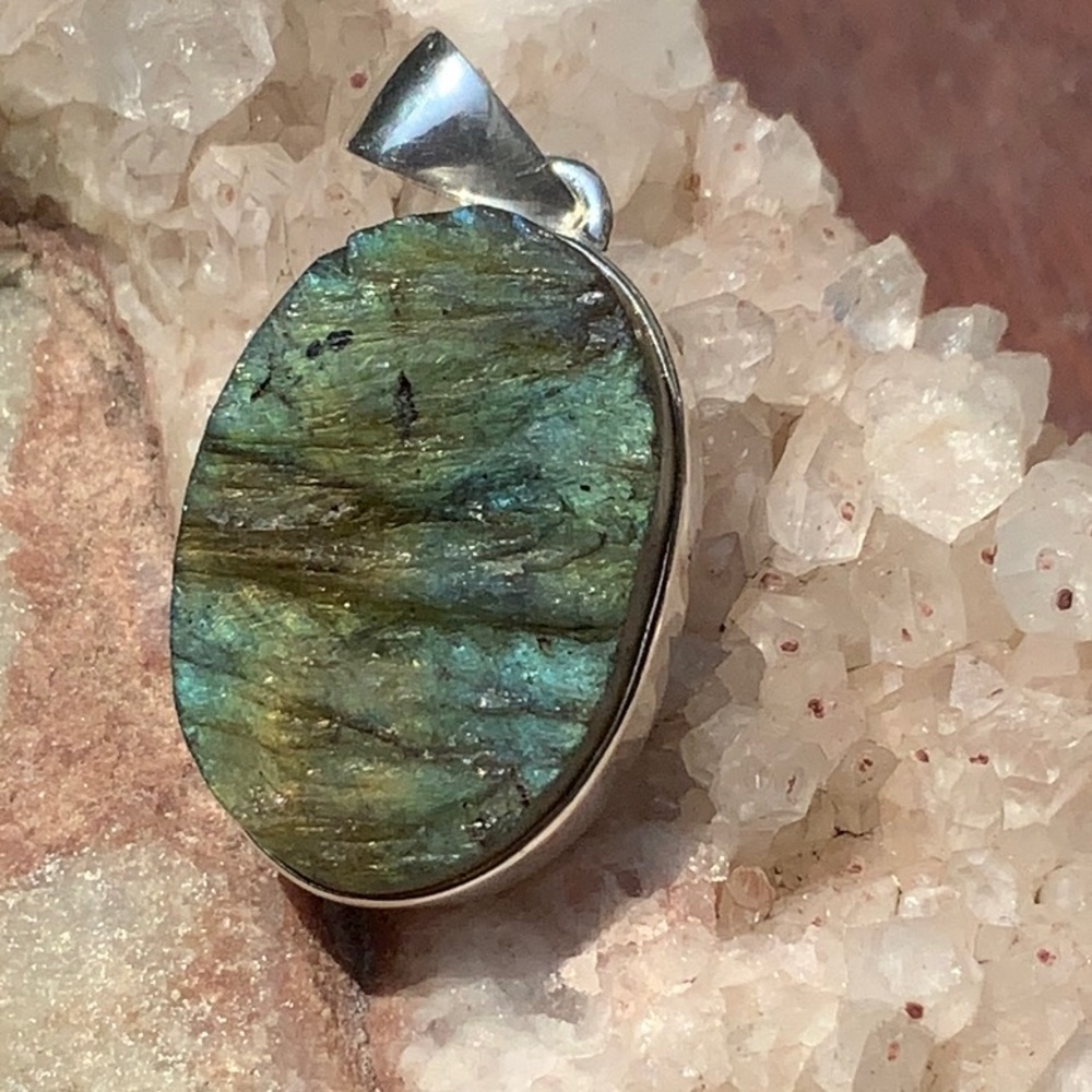 NATURAL ROUGH MULTI FIRE LABRADORITE 925 STERLING SILVER PENDANT
